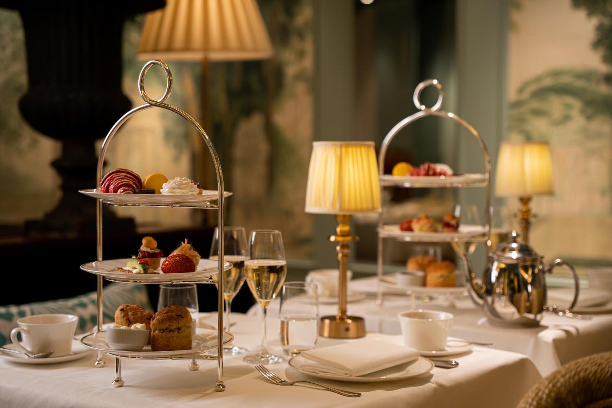 Hotel Diplomat Stockholm Ngoại thất bức ảnh Afternoon tea at the Ritz