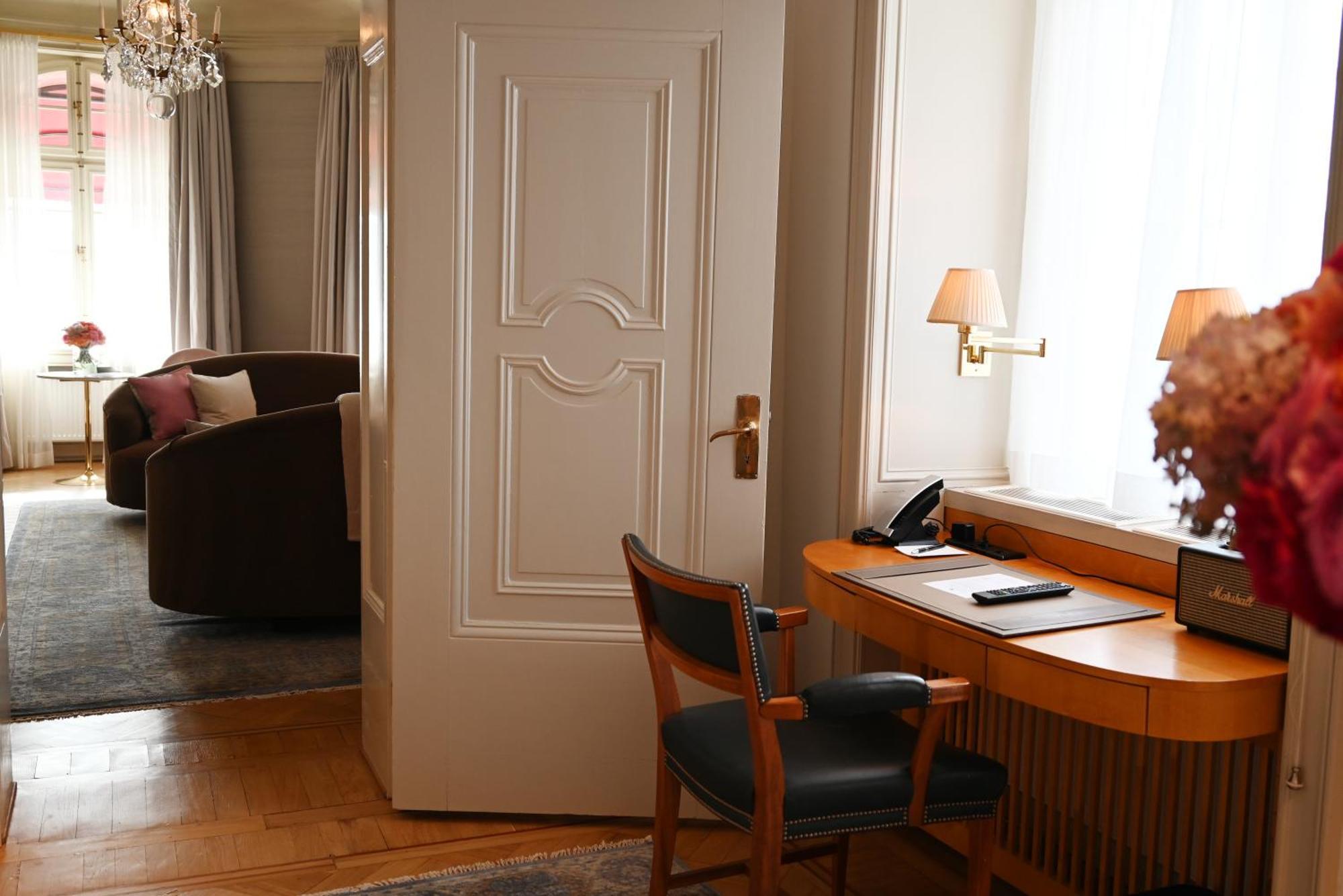 Hotel Diplomat Stockholm Ngoại thất bức ảnh A door in a hotel room