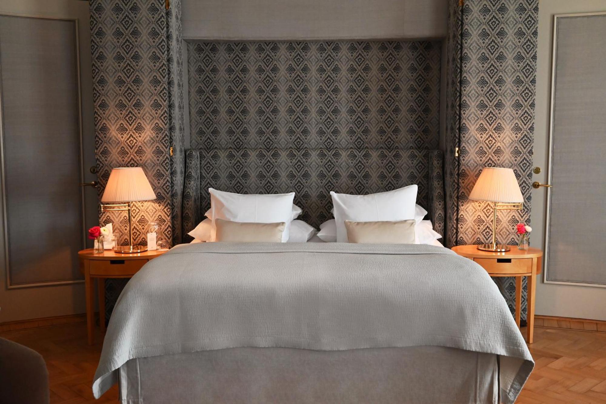 Hotel Diplomat Stockholm Ngoại thất bức ảnh A bed with a headboard